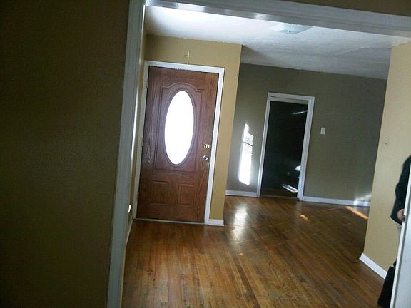 3rd image of 10502 Wood Dale Dr