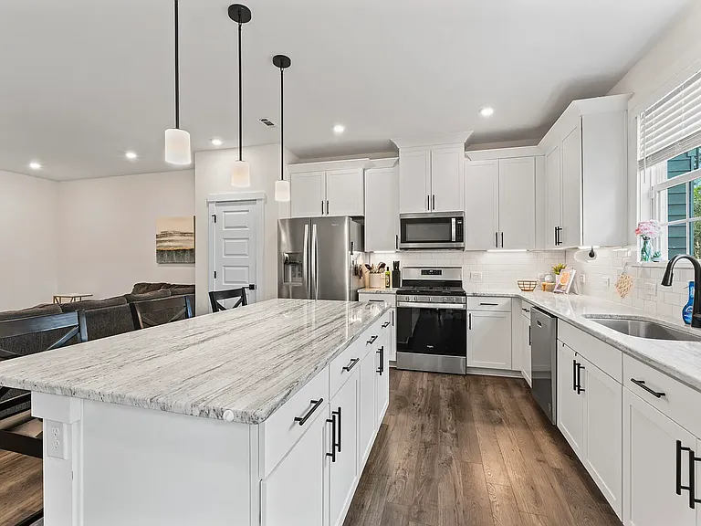 6922 Doddridge Ln — Photo 2