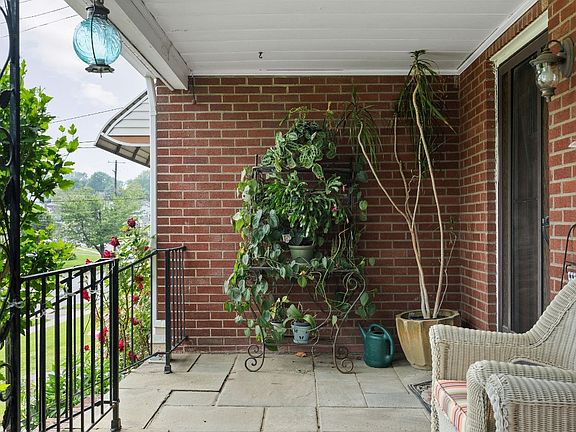 3rd image of 2807 Crescent Dr