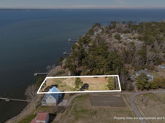 4th image of 134 Great Neck Road