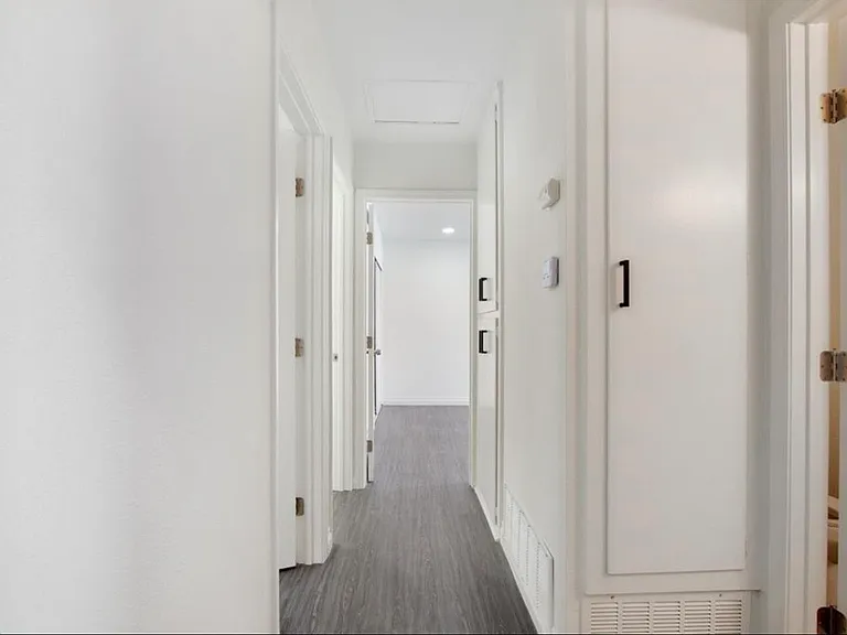 1121 W Holguin St — Photo 14