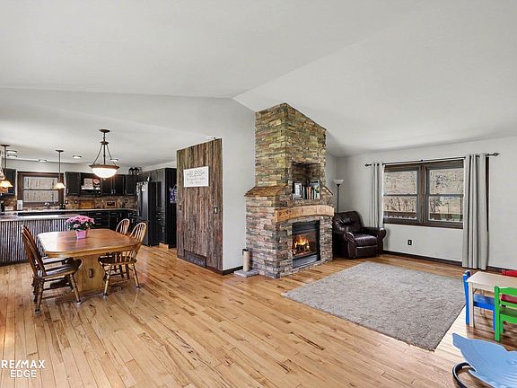 3rd image of 244 W Burnside Rd