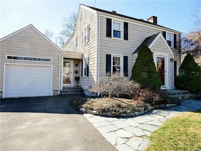 Classic colonial on friendly cul de sac!