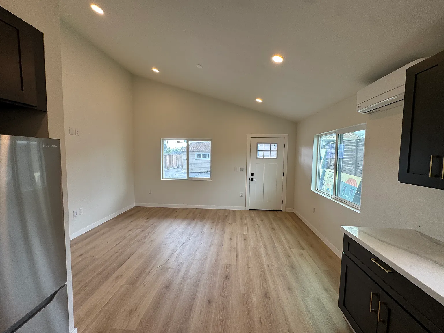 826 Juanita Dr — Photo 3