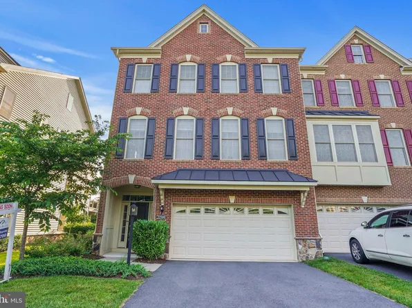 22599 Windsor Locks Sq, Ashburn, VA 20148