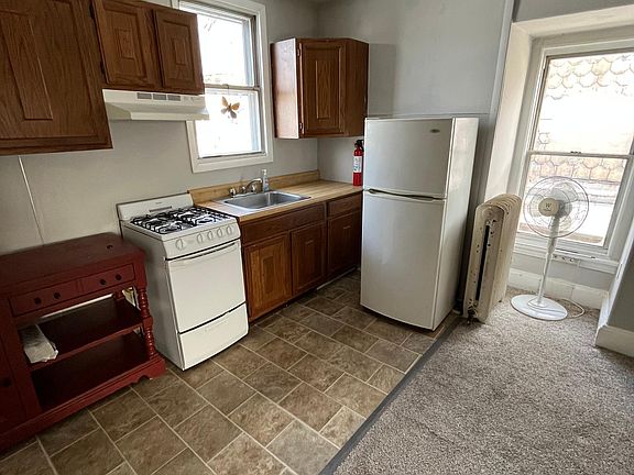 3rd image of 115 Sumac St Floor 3