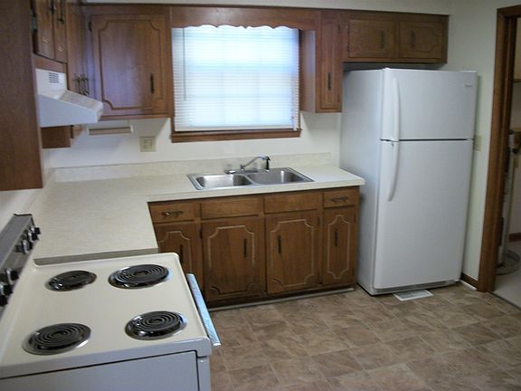 3rd image of 706 Castle Heights Ave APT B