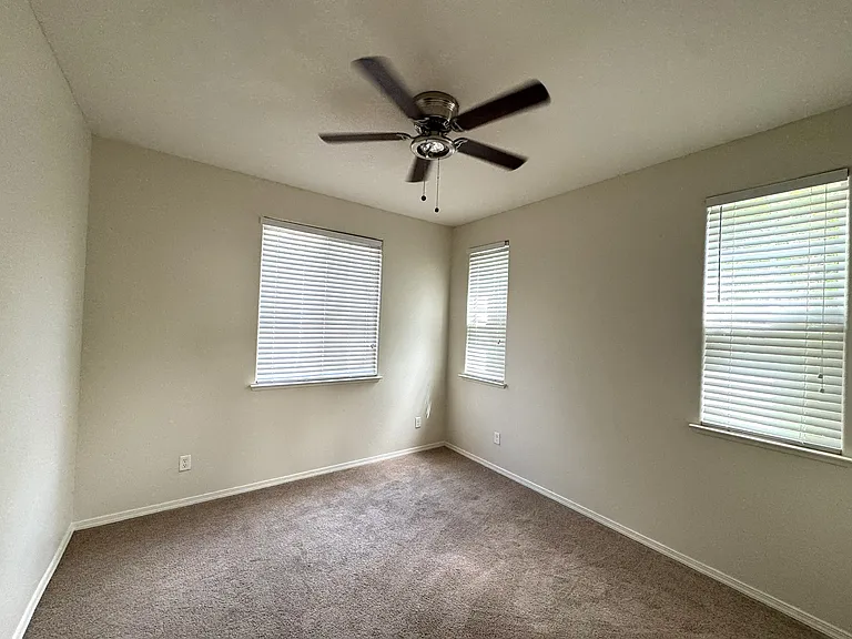 4060 Trenton Ave — Photo 7