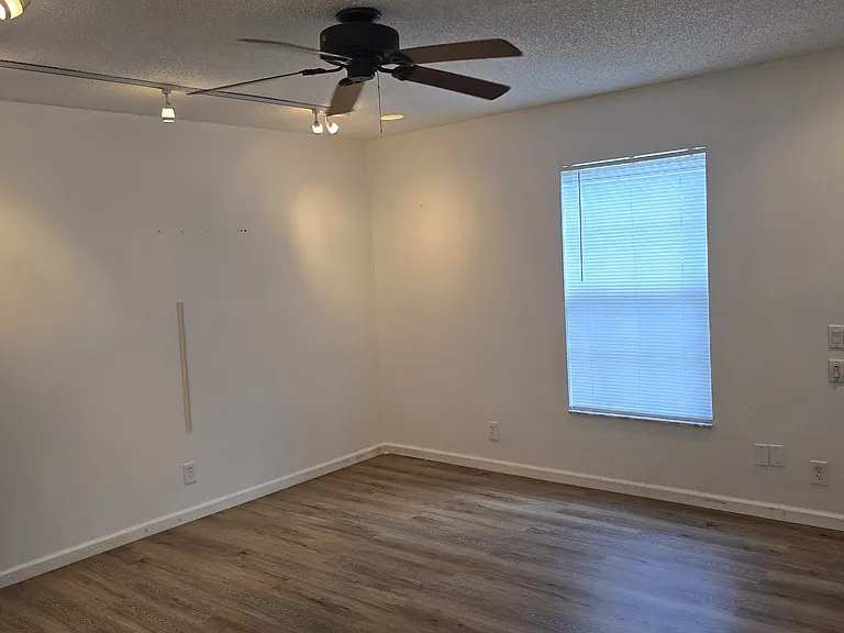 128 Swan Pkwy E — Photo 23