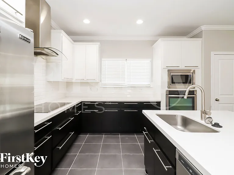 3805 Whisper Hollow Way — Photo 5