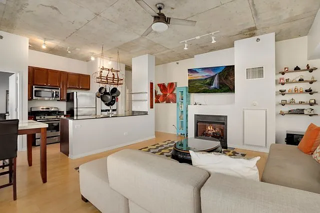 2 bed, 1.5 bath, 1054 sqft, $3,100 — Photo 1