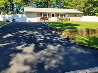 5 Halsey Rd, Kendall Park, NJ 08824