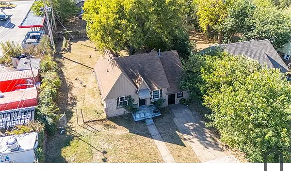 912 SW 35th St — Photo 4