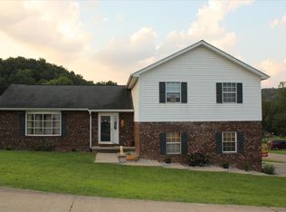 102 Mary St, Poca, WV 25159