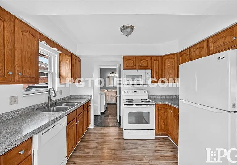 1818 Christian Ave — Photo 12