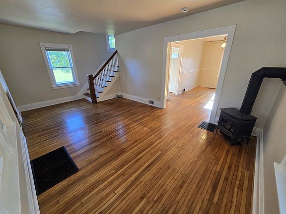 4th image of 176 Mayar St