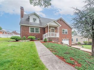 979 Crest Ln, Carnegie, PA 15106