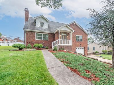 979 Crest Ln, Carnegie, PA, 15106