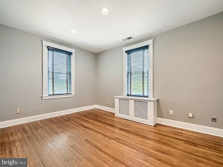 3201 E Joppa Rd — Photo 19