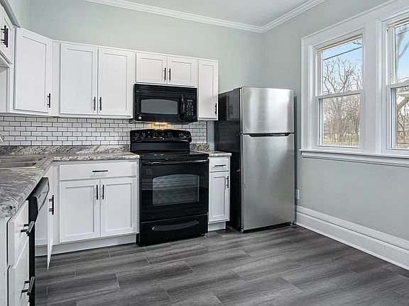 4th image of 529 Leland Ave #529