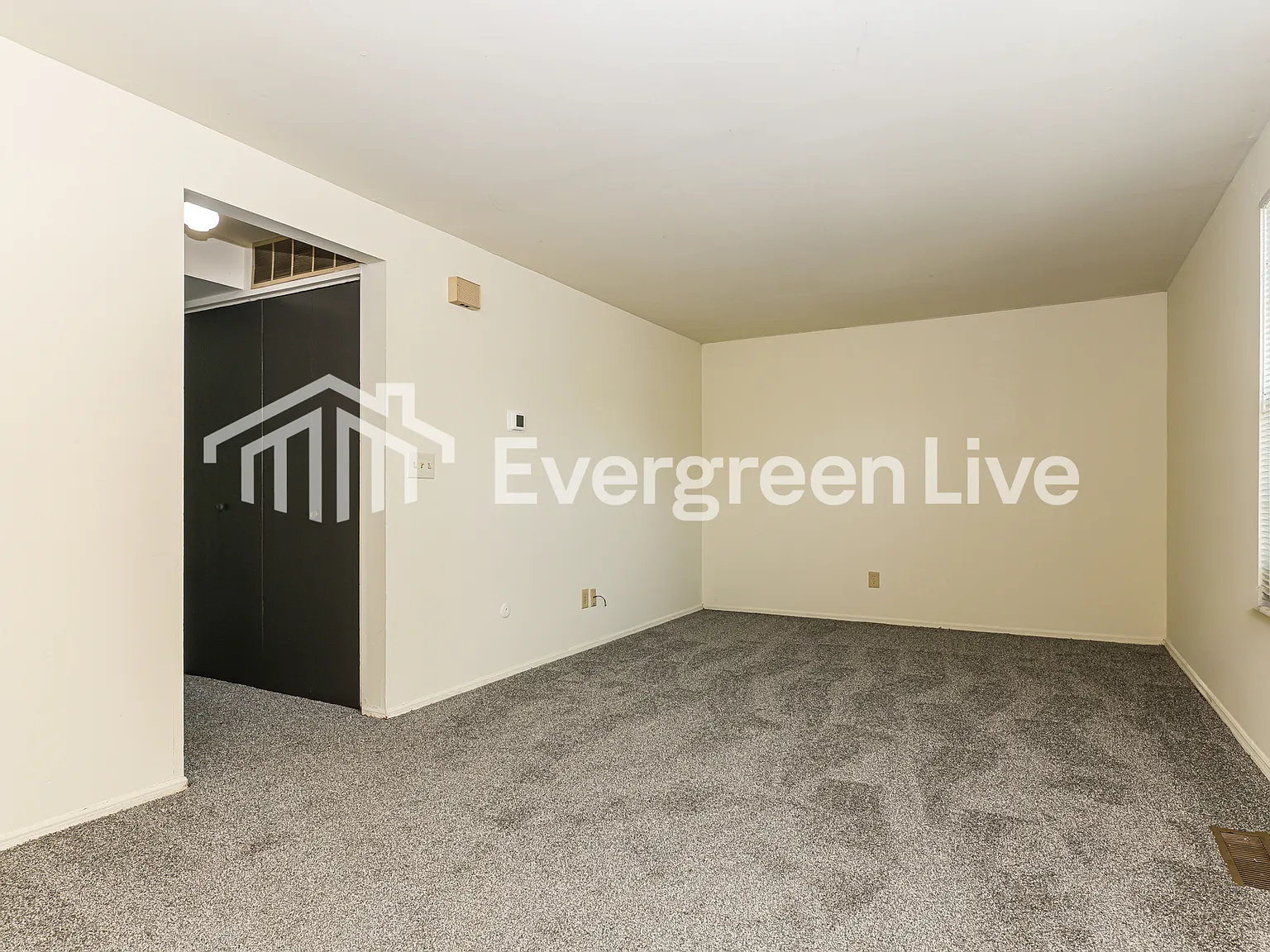 3 bed, 1.5 bath, 1555 sqft, $1,145 — Photo 4
