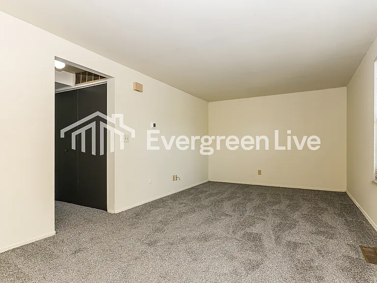 7939 Mount Hood Dr — Photo 4