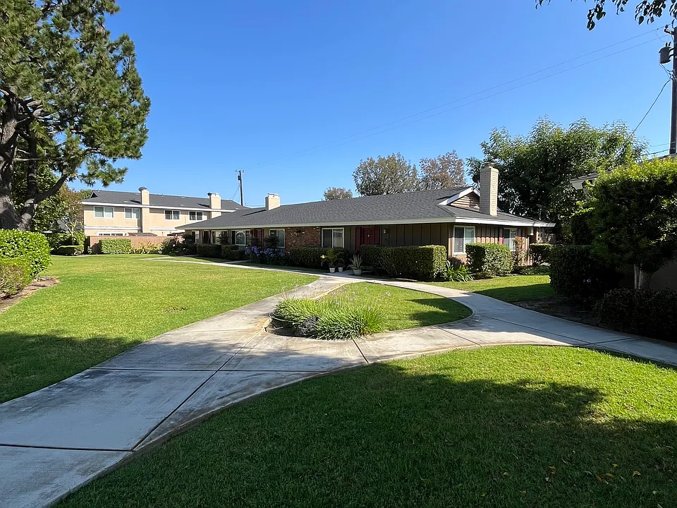 Pointe Newport Apartments