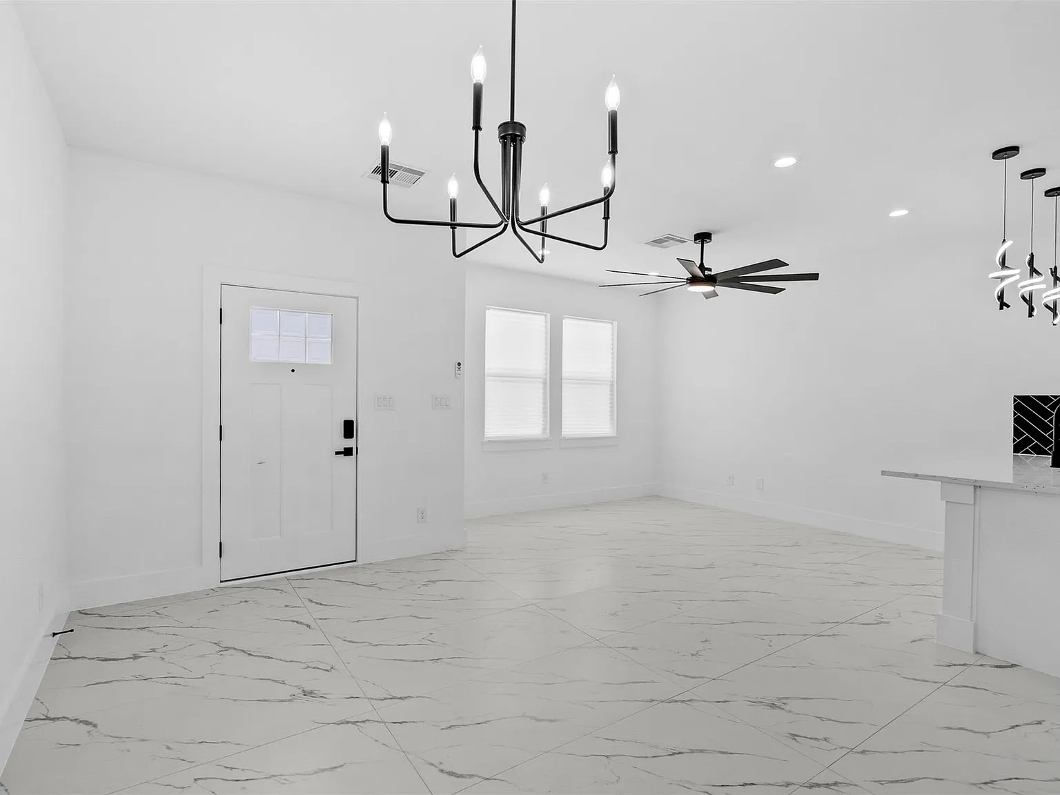 3 bed, 2.0 bath, 1251 sqft, $1,800 — Photo 4