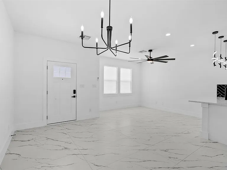 9110 Everglade #B — Photo 4