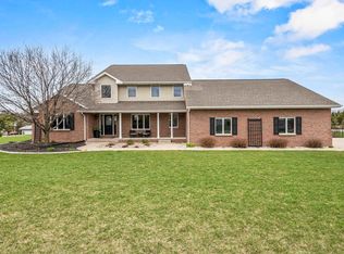 8089 Galaxy Dr, Neenah, WI 54956