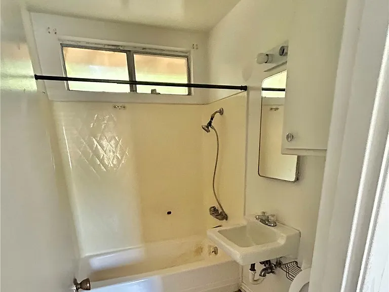 1955 E Devonshire Ave #1955 — Photo 4