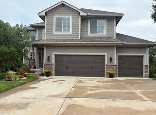 1021 SE Scarlet Ct, Blue Springs, MO 64014