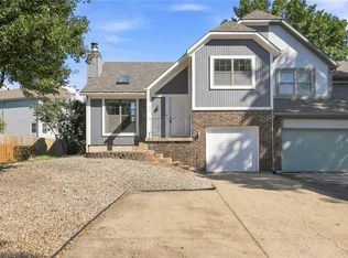 10924 W 115th St, Overland Park, KS 66210