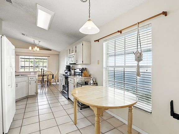 5th image of 13532 Glasser Ave