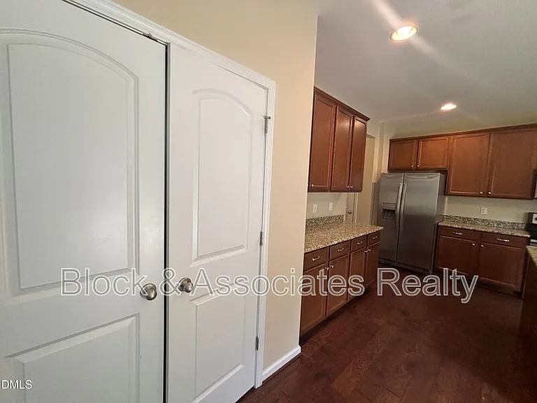 4 White Spruce Ct — Photo 17