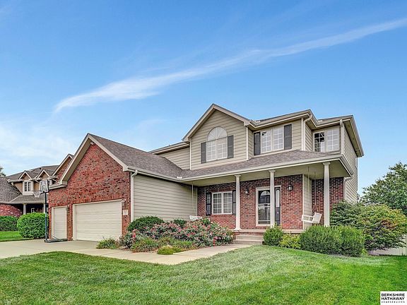 2nd image of 7807 Amelia Dr