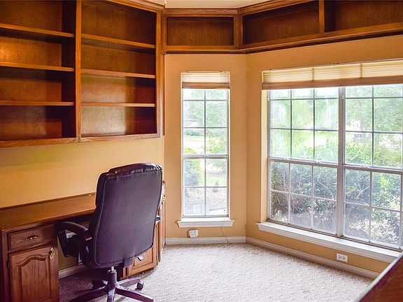 3rd image of 5215 Heritage Cir