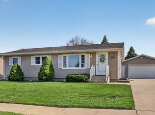 3134 Violet Dr, Waterloo, IA 50701