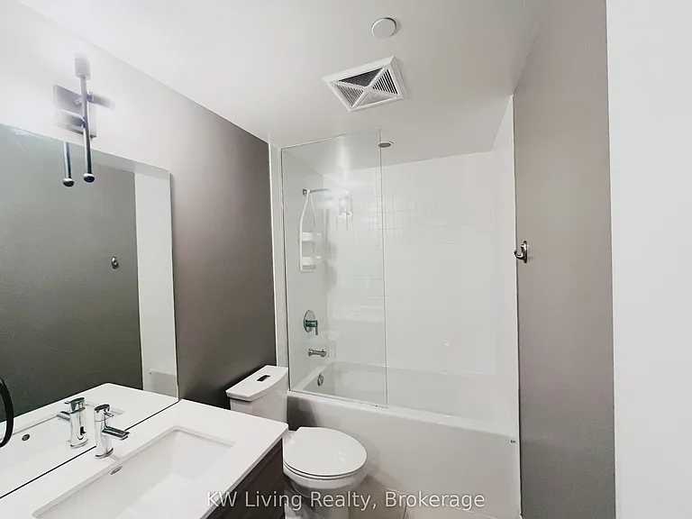 210 Simcoe St #912 — Photo 17