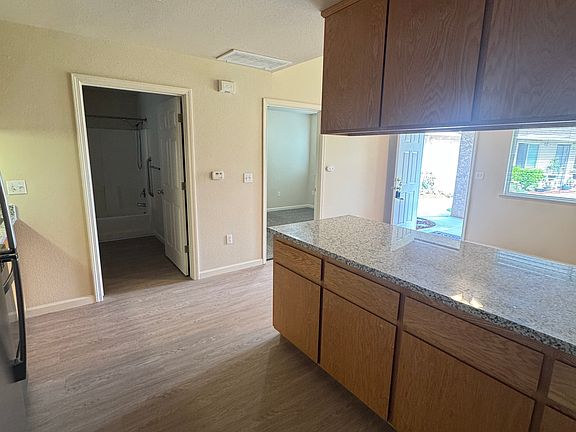 5th image of 997 E J St #5