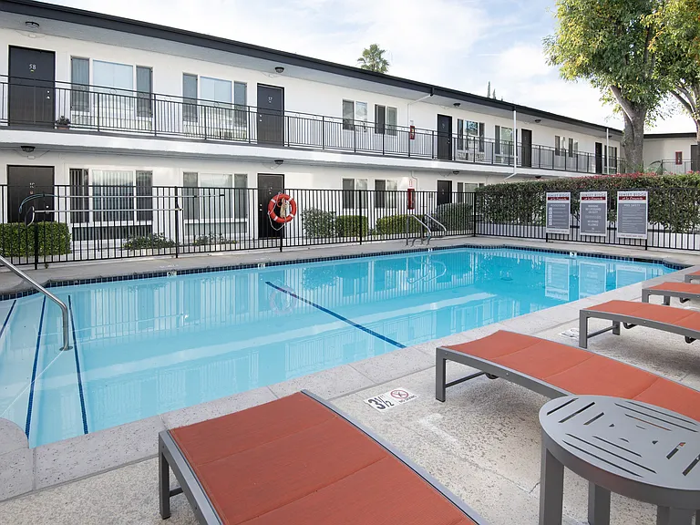 Sunset Ridge at La Crescenta — Photo 14