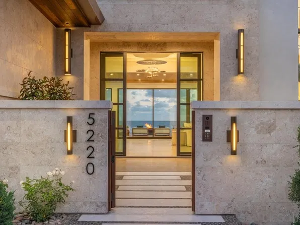 5220 Chelsea St, La Jolla, CA 92037