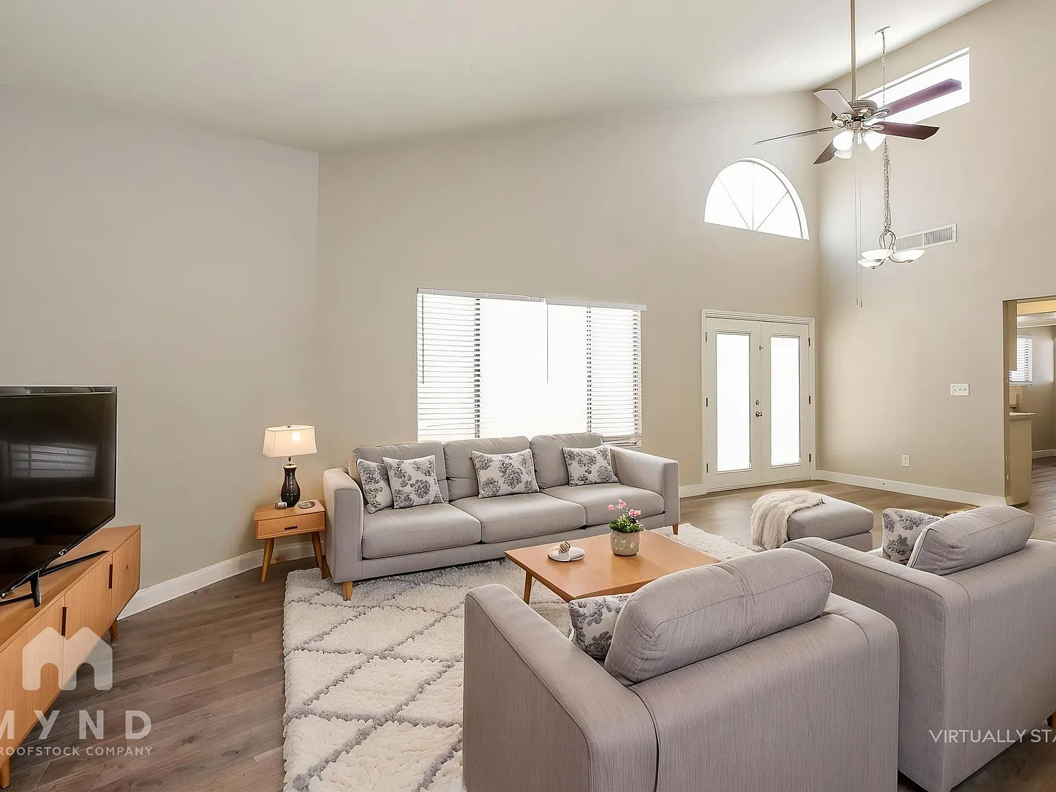 3 bed, 2.0 bath, 1347 sqft, $2,050 — Photo 3