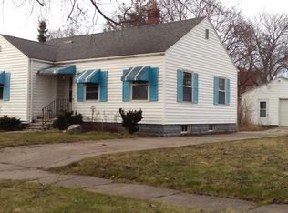 330 7th St, Manistee, MI 49660