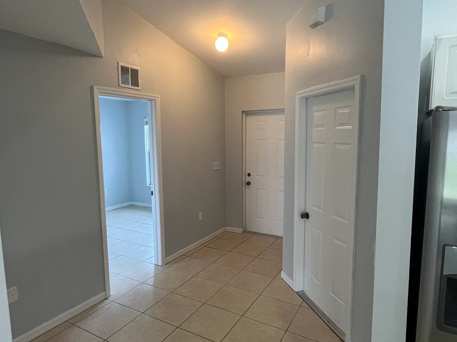 3 bed, 1208 sqft, $2,000 — Photo 4