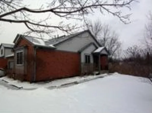 585 Winwood Cir #1, Walled Lake, MI 48390