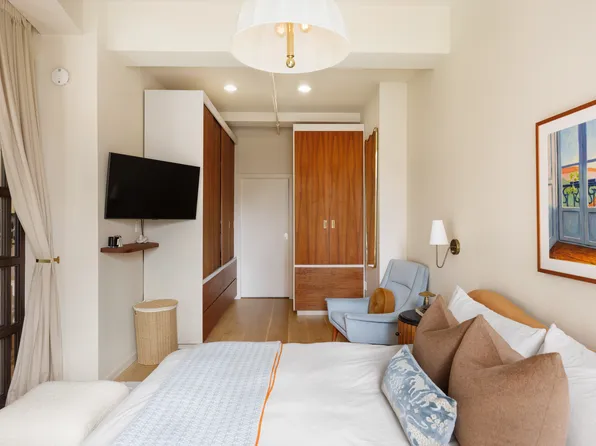 365 Bridge Street image 9 of 13