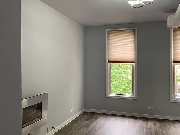 4th image of 3119 N Southport Ave #2