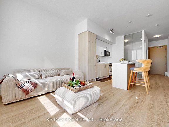 2nd image of 2075 King Rd #113