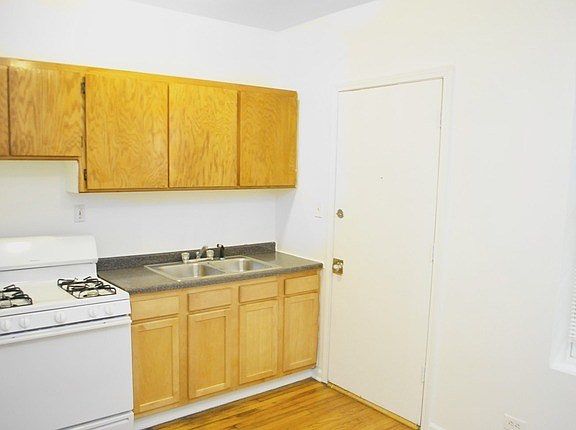 2nd image of 4722 S Drexel Blvd APT 2A